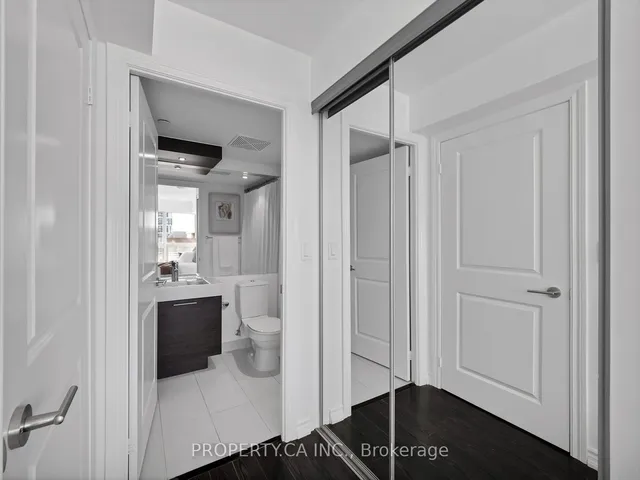 Additional image 11 of 386 Yonge St Unit 2105