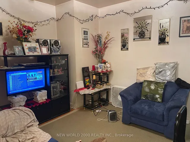 Additional image 38 of 2011 Eglinton Ave