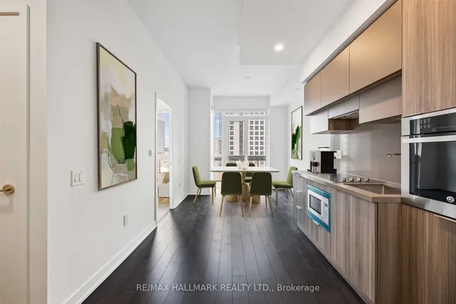 Additional image 4 of 39 Roehampton Ave Unit 1210