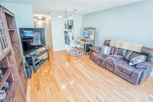 Additional image 12 of 102 Pennyhill Dr