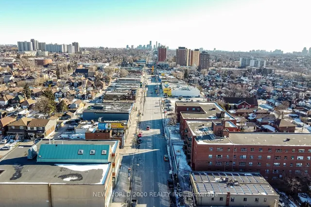 Additional image 29 of 2011 Eglinton Ave
