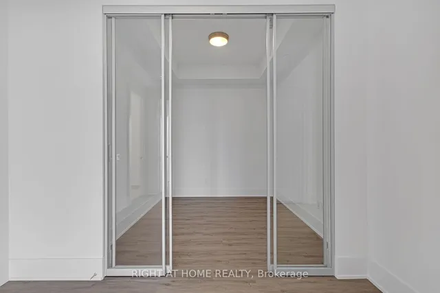 Additional image 12 of 118 Merchants' Wharf Unit 912