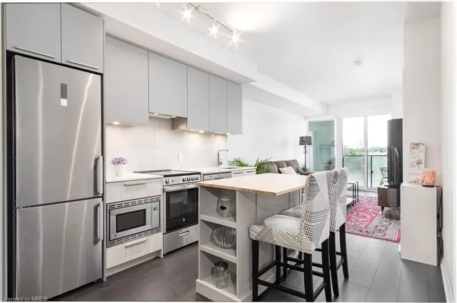 Additional image 8 of 4208 Dundas Street West Unit 315