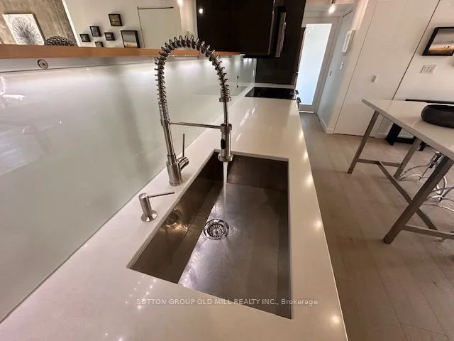 Additional image 4 of 456 College St Unit 211