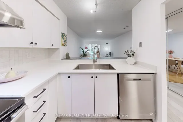 Additional image 18 of 95 Prince Arthur Ave Unit 311