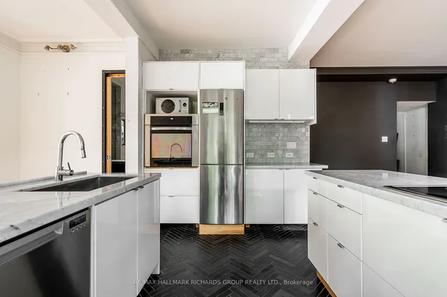 Additional image 8 of 3025 Queen St