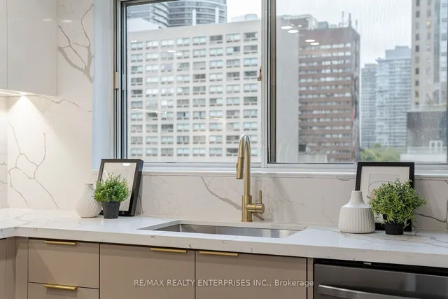 Additional image 14 of 717 Bay St Unit 701