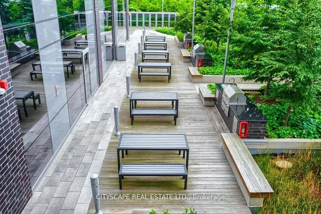 Additional image 27 of 255 Village Green Sq Unit 406