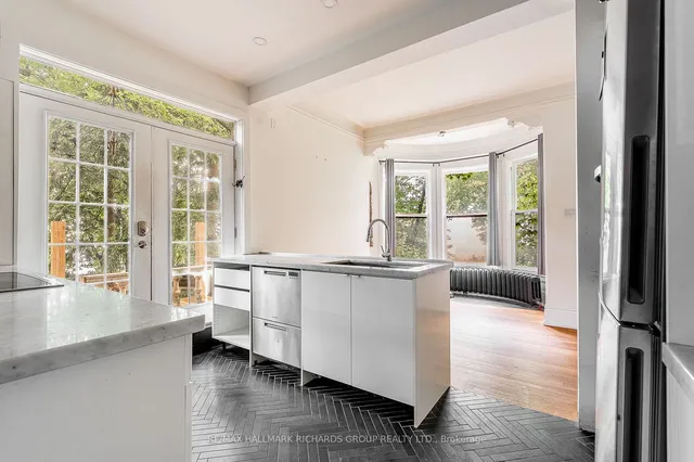 Additional image 9 of 3025 Queen St