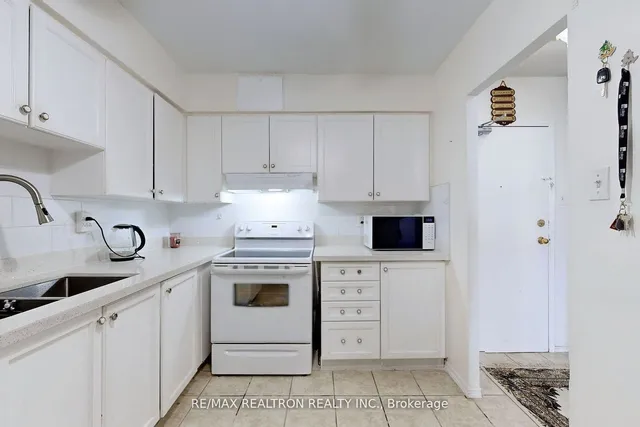 Additional image 16 of 3380 Eglinton Ave Unit 1411