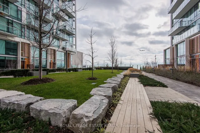Additional image 35 of 39 Queens Quay Unit 329