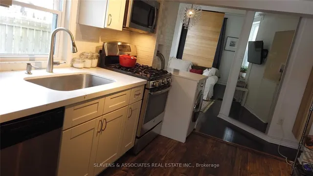 Additional image 3 of 2398 Gerrard St