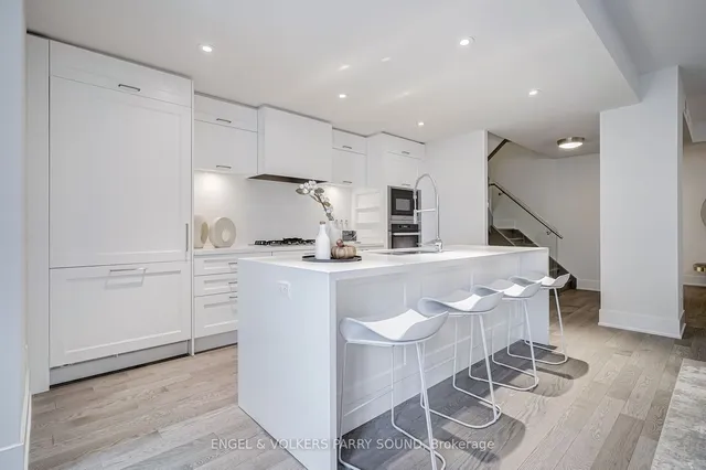 Additional image 13 of 118 Merchants' Wharf Unit 104