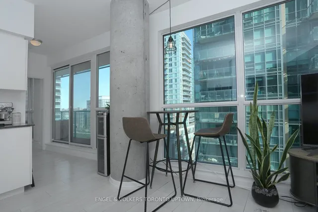 Additional image 8 of 150 East Liberty St Unit 1004