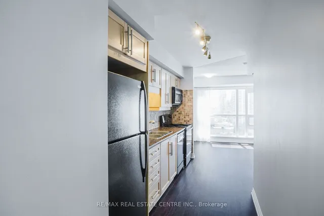 Additional image 9 of 20 Blue Jays Way Unit 1019