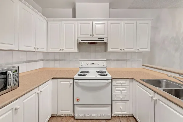 Additional image 4 of 393 King St Unit 605