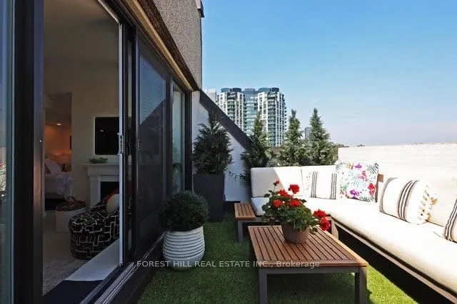 Additional image 13 of 360 Bloor St Unit 1503