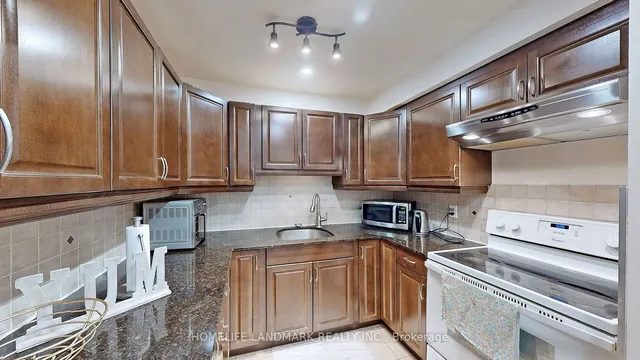 Additional image 7 of 1209 Queen St Unit 82