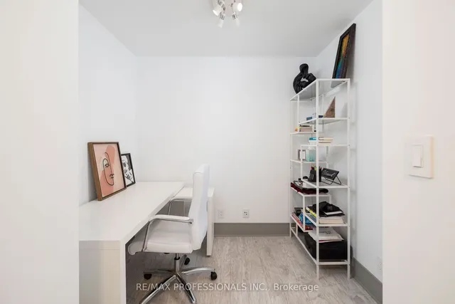 Additional image 16 of 81 Navy Wharf Crt Unit 302