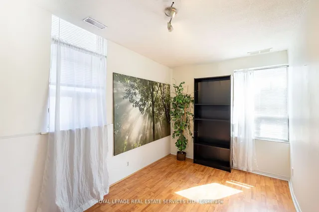 Additional image 11 of 2963 Dundas St