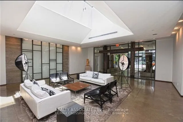 Additional image 3 of 1030 King St Unit 466