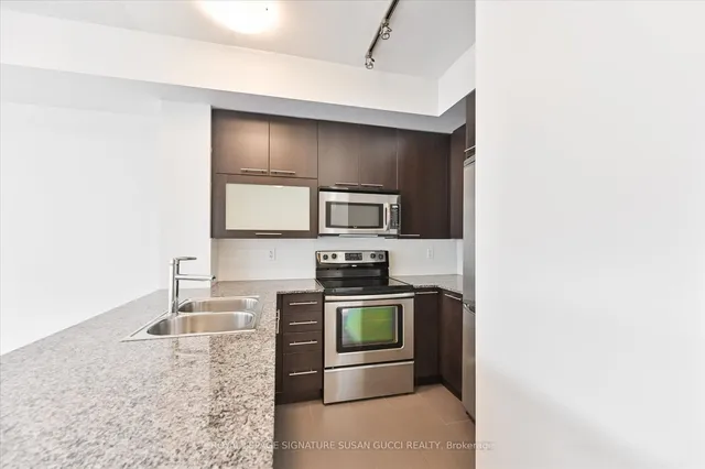 Additional image 12 of 500 Sherbourne St Unit 907