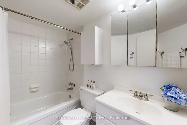 Additional image 20 of 270 Queens Quay Unit 2504