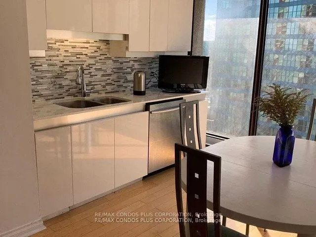 Additional image 12 of 55 Harbour Sq Unit 1417