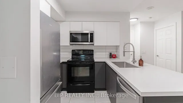 Additional image 7 of 30 Grand Trunk Cres Unit 315