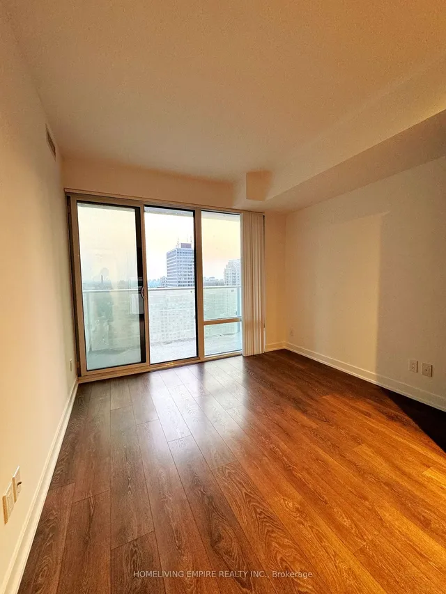 Additional image 8 of 501 Yonge St Unit 2013