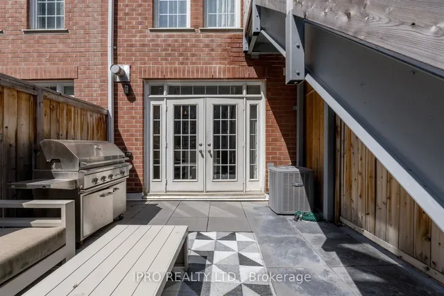 Additional image 33 of 15 Niagara St Unit 56