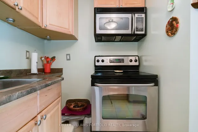 Additional image 9 of 71 Front St Unit 413