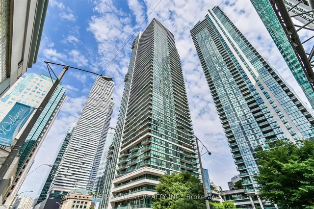 33 Bay St Unit 903