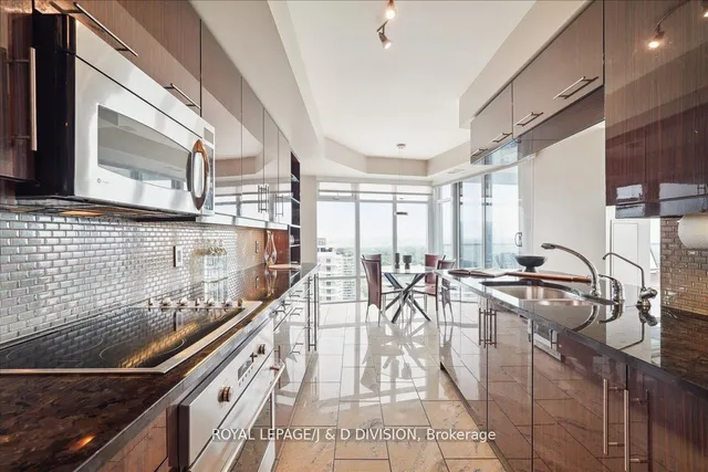 Additional image 4 of 2181 Yonge St Unit 3402