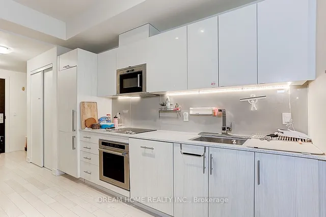 330 Richmond St Unit 1717