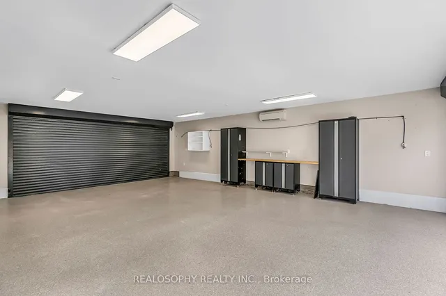 Additional image 32 of 27 Chisholm Ave