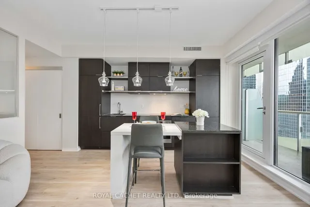 Additional image 23 of 197 Yonge St Unit 1411