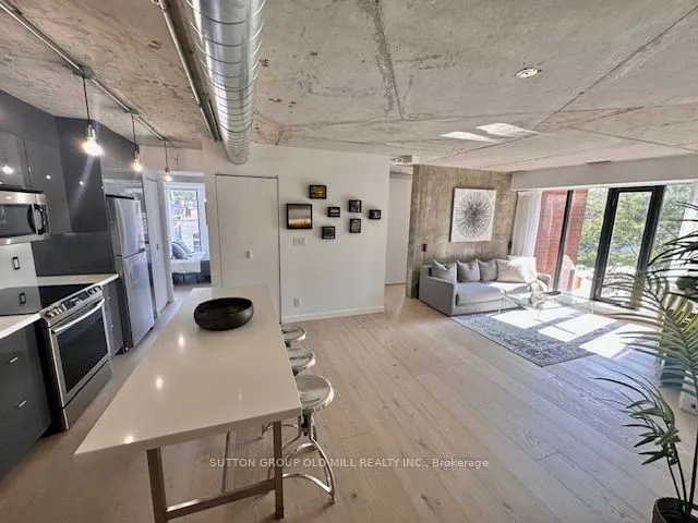 Additional image 8 of 456 College St Unit 211