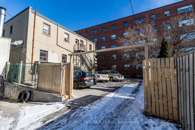 Additional image 17 of 2011 Eglinton Ave
