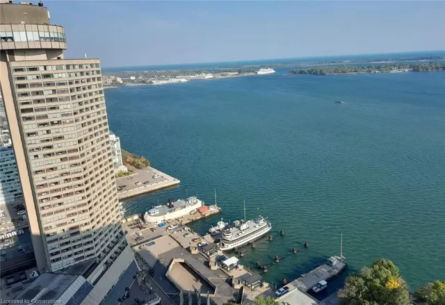 Additional image 26 of 33 Harbour Sq Unit 2037