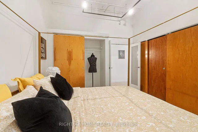 Additional image 16 of 365 Dundas St Unit 102