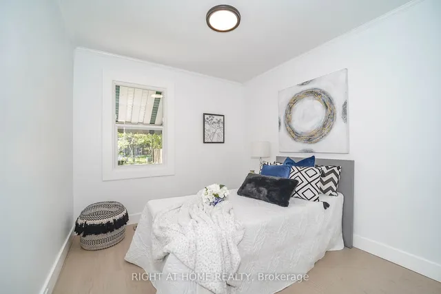 Additional image 19 of 1360 Woodbine Ave