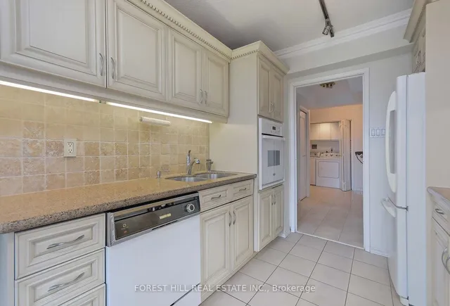 Additional image 12 of 449 Walmer Rd Unit 902