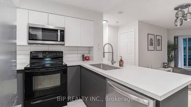 Additional image 9 of 30 Grand Trunk Cres Unit 315