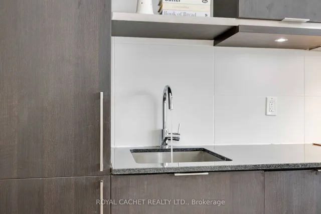 Additional image 27 of 197 Yonge St Unit 1411