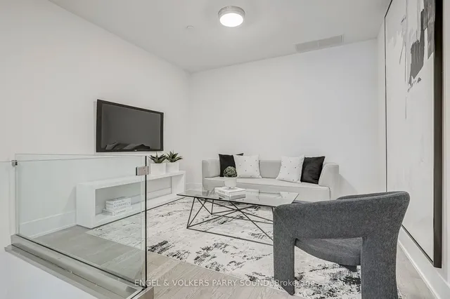 Additional image 19 of 118 Merchants' Wharf Unit 104