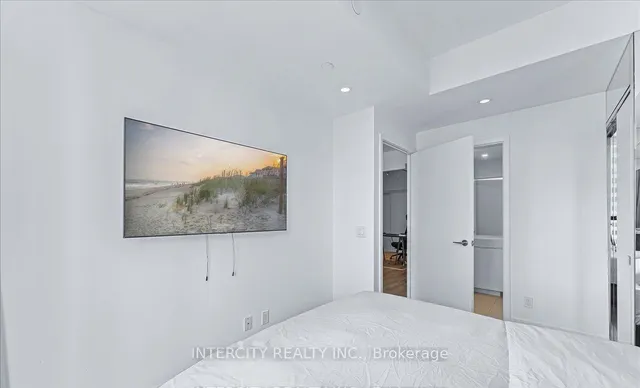 Additional image 31 of 33 Helendale Ave Unit 2407