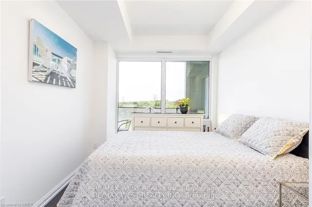 Additional image 15 of 4208 Dundas St Unit 315