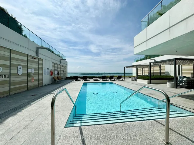 Primary image of 118 Merchants' Wharf Unit 912