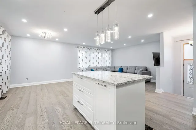 Additional image 13 of 6 LACHINE Crt